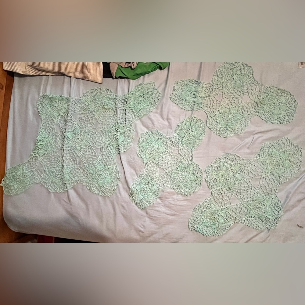 Homemade crochet set - Picture 14 of 14